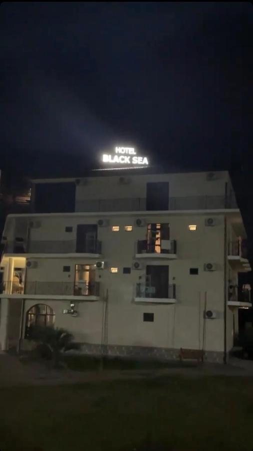Hotel Black Sea Сухум Экстерьер фото