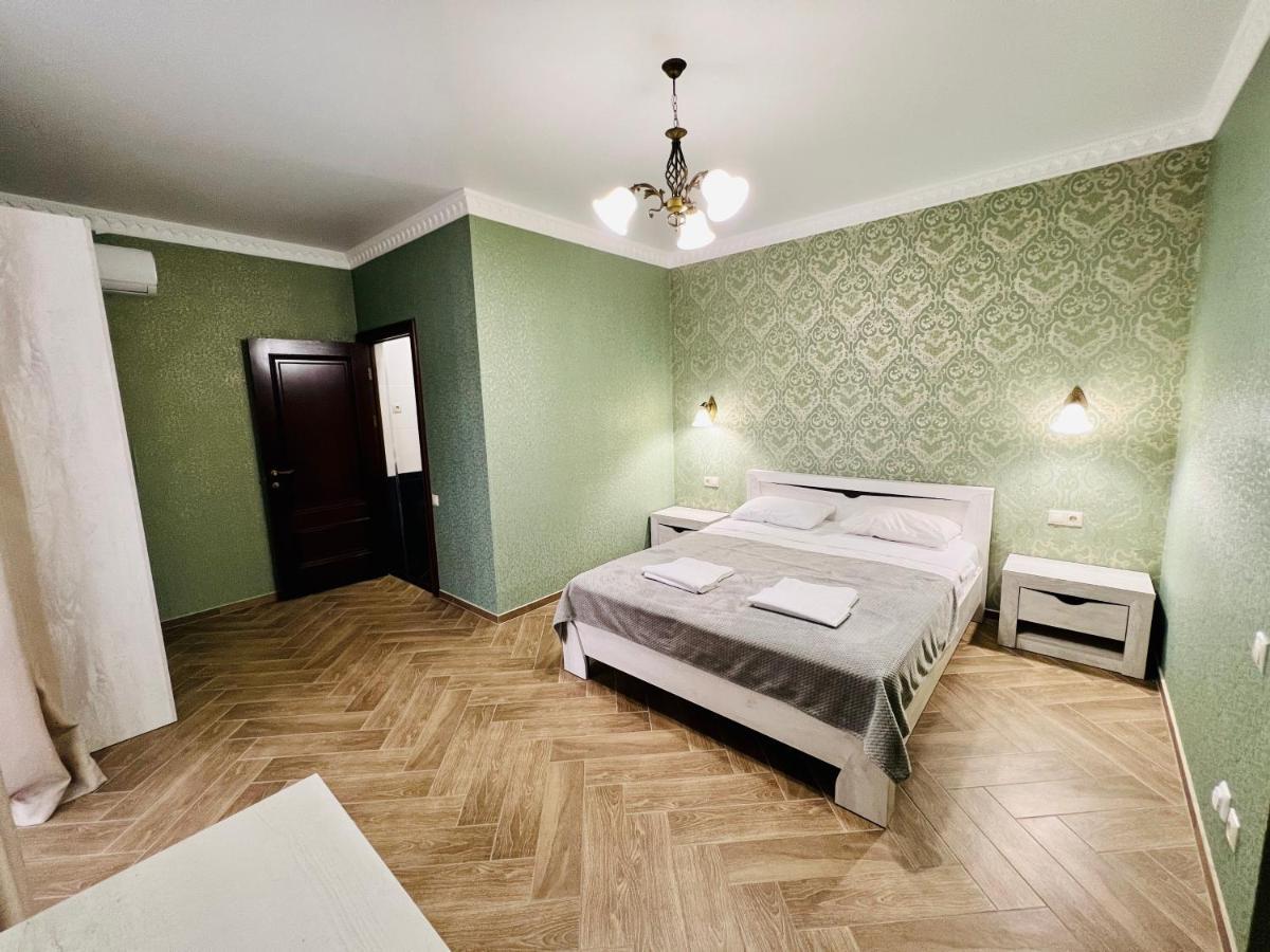 Hotel Black Sea Сухум Экстерьер фото