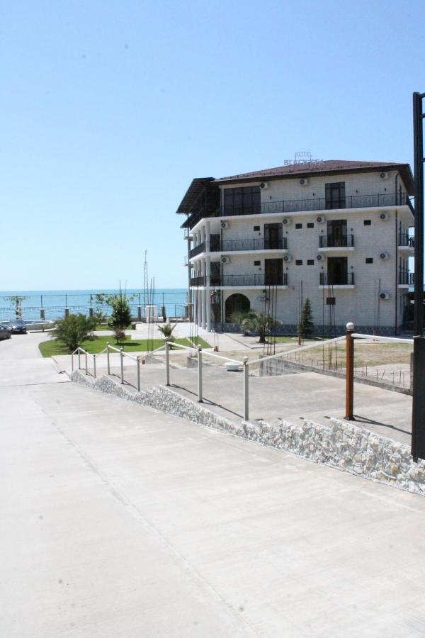 Hotel Black Sea Сухум Экстерьер фото
