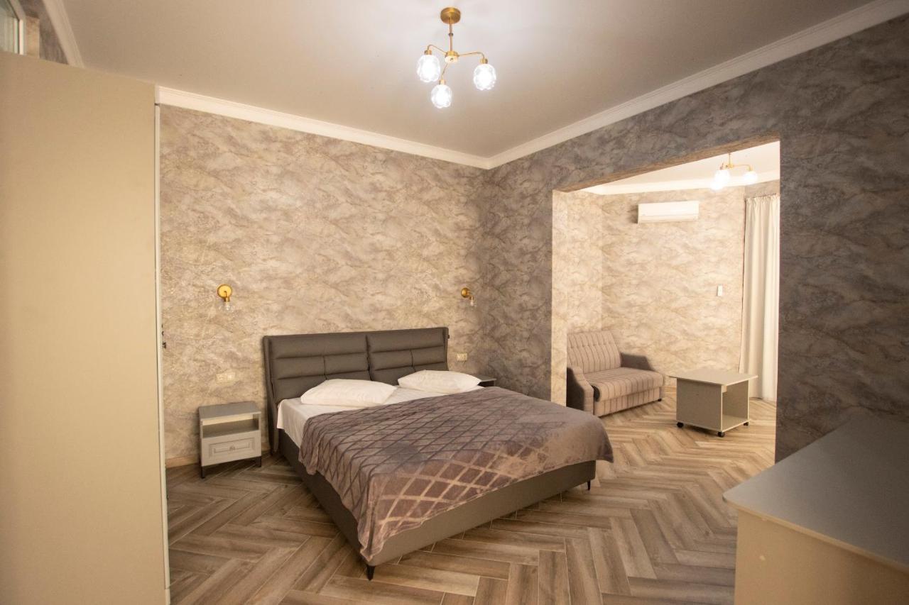 Hotel Black Sea Сухум Экстерьер фото