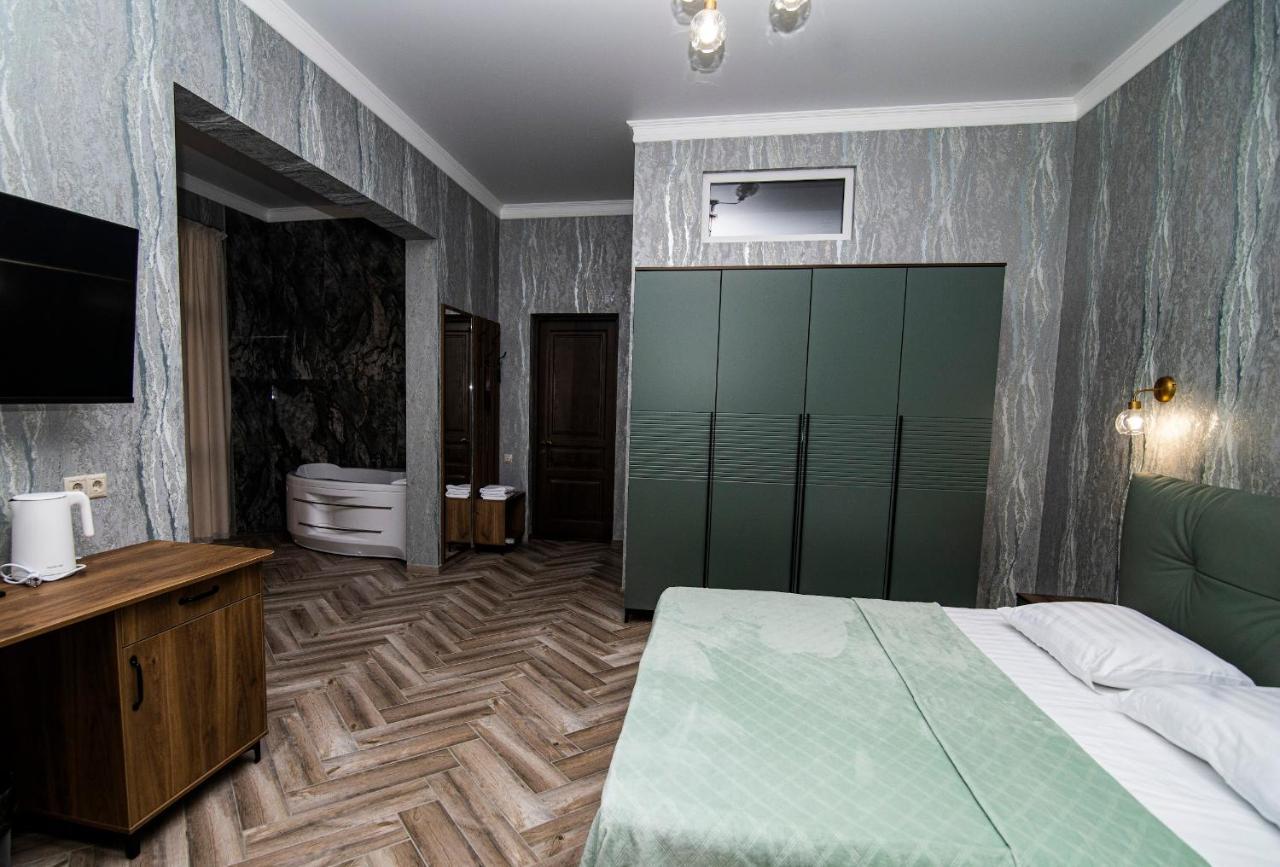 Hotel Black Sea Сухум Экстерьер фото