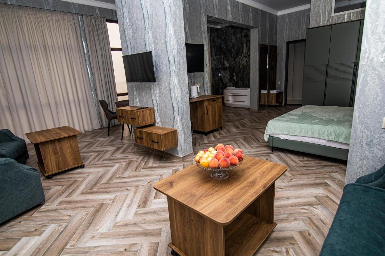 Hotel Black Sea Сухум Экстерьер фото